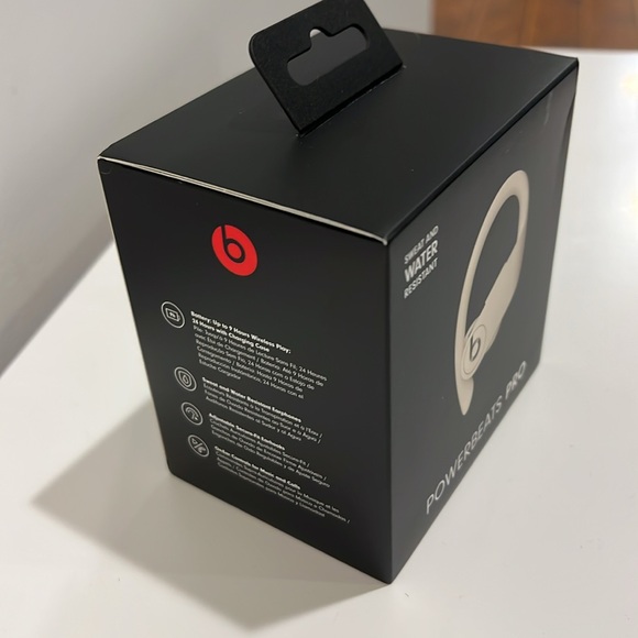 Powerbeats Pro Wireless Earphones - Cream box - Picture 2 of 3